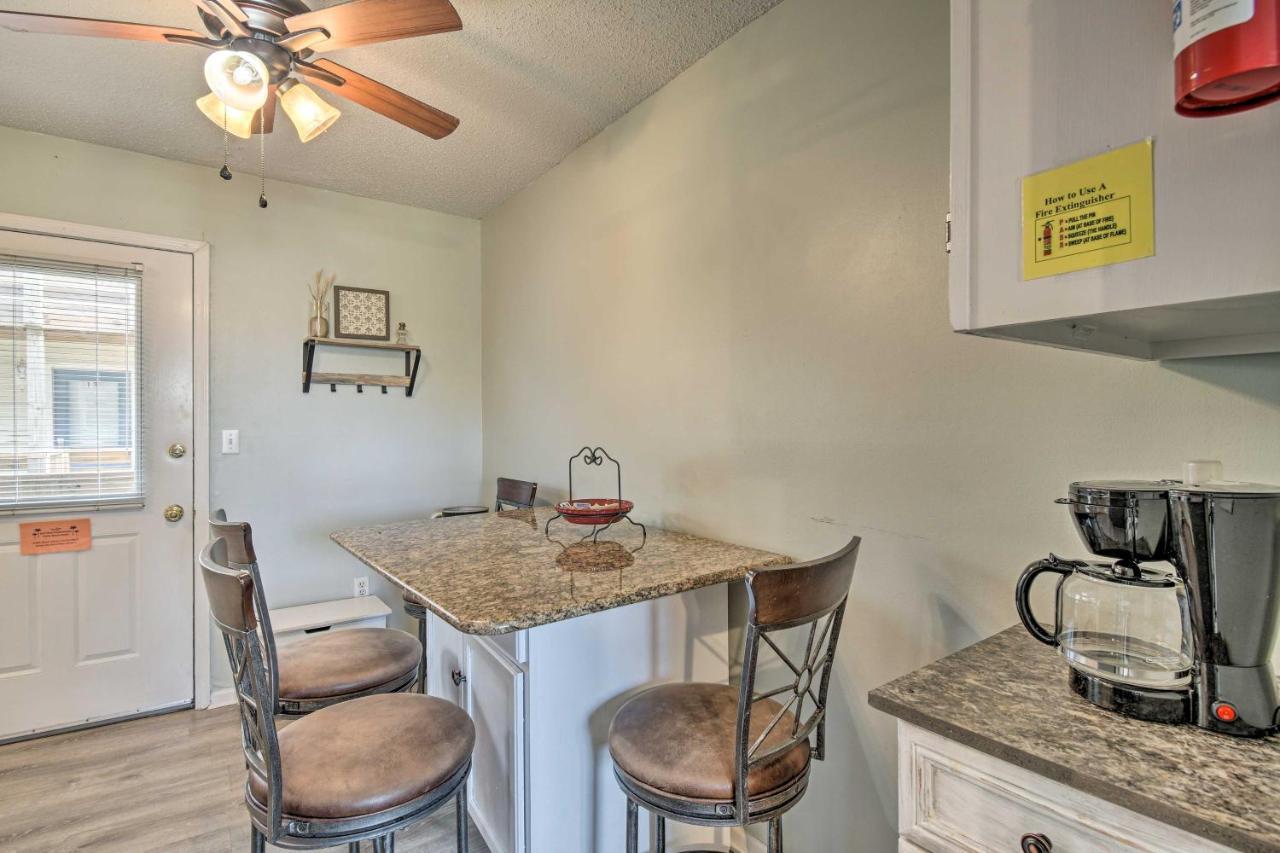 Gulf Shores Condo With Pool And Grill Walk To Beach! Екстер'єр фото